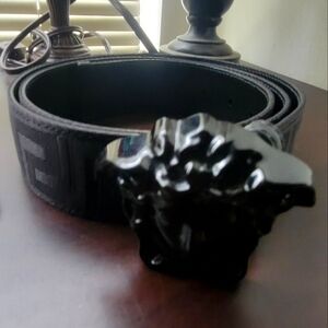 !!! Authentic Like New Mens Verace Medusa Cloth Belt Size 105/42 !!!